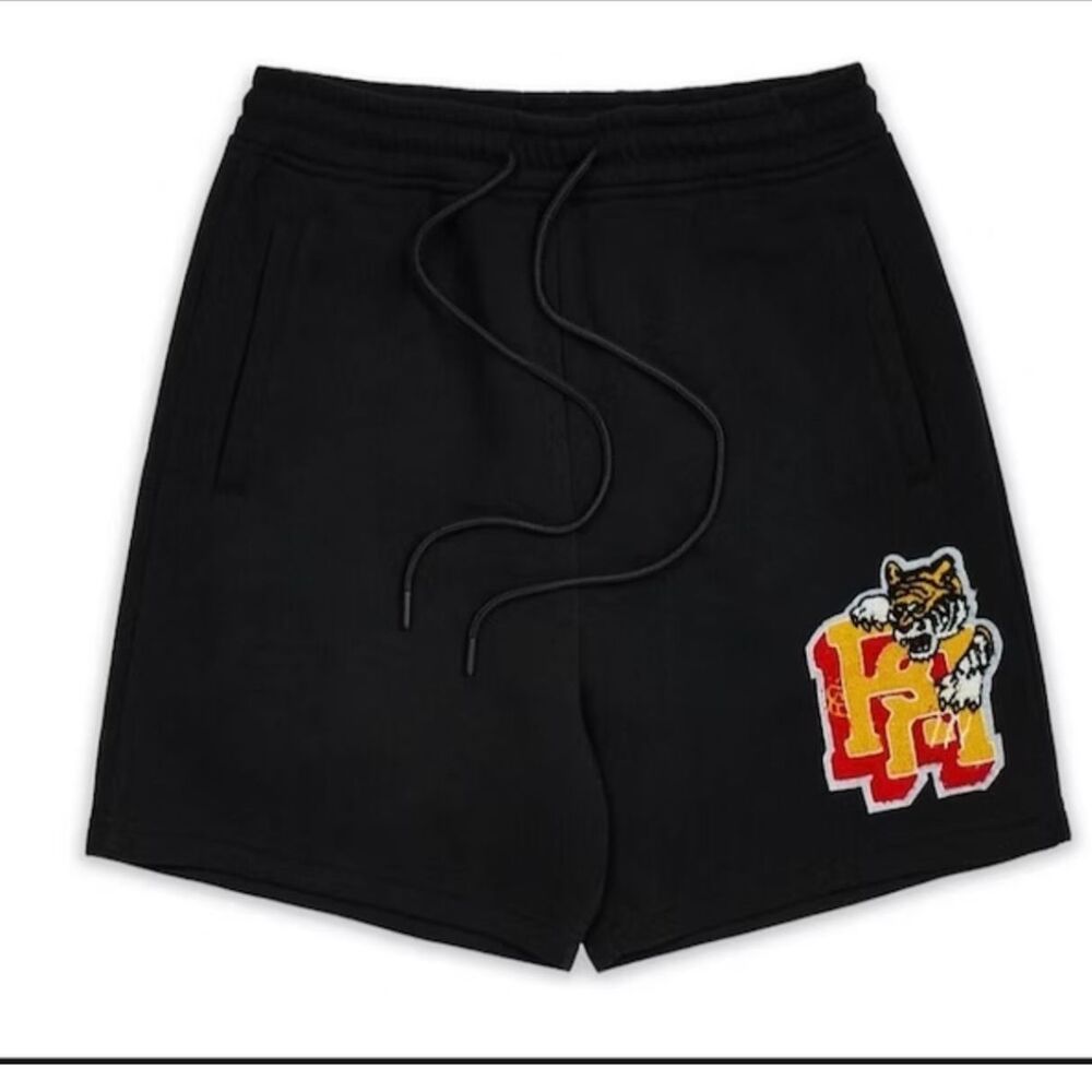 New with Tags Reason Men's Graphic Fleece Lined Black Shorts size Large D96